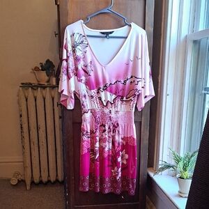 White House Black Market Size XS Pinks And Black Tropical Bat Wing Sleeve Dress